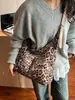 Bolso de mano para mujer estilo coreano, estampado de leopardo, moderno, nueva colección 2026, bolso bandolera retro de un solo hombro, popular para ir al trabajo, bolso tote de gran capacidad