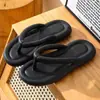 Novas sandálias de dedo de EVA para o verão para mulheres, com sola macia, chinelos, sapatos de praia para mulheres.