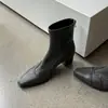 Botas elegantes hechas a mano con pliegues, punta cuadrada fina, estilo vanguardista 2026 Otoño/Invierno Nuevo Estilo Tacón Grueso Cierre de Cremallera Trasera Piel Suave Tallas Grandes Botas de Moda