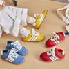 Tênis de Treino para Meninas 2026 Outono Novo Estilo Coreano Tênis Esportivos Infantis Leves com Solado Macio Tênis Casuais Tendência