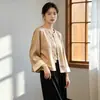 Conjunto de duas peças de seda com qualidade garantida, redutor de idade, estilo chinês novo, para primavera e outono, com casaco clássico de botões e calça de perna larga para mulheres de meia-idade