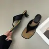 Primer encuentro: Chanclas tejidas de tacón grueso estilo romano para mujer, calzado de verano para exteriores, nueva colección 2026, sandalias de playa para vacaciones, diseño de chancla de dedo