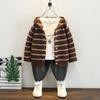 Cárdigan Chaqueta de Punto Rayada para Niños Otoño e Invierno 2025 Nueva Ropa de Punto para Niños Suéter con Capucha Elegante Moderno