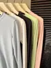 Camiseta de Manga Larga con Cuello Redondo, Ajuste Delgado, Estilo Nuevo de Alta Calidad para Mujer, Moderna y Versátil, Rejuvenecedora, Elegante, Color Sólido, Prenda Interior