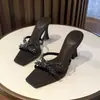 Sandalias de Tira Cruzada con Pedrería para Mujer, Nuevo Estilo Verano 2025, Tacones Altos con Cadena de Hojas, Punta Cuadrada, Tacón de Herradura, Sandalias de Una Tira