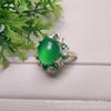 Anillo de calcedonia verde con superficie de huevo ovalada al por mayor comparable al jade, alto hielo verde yang para mujer, lujo con incrustaciones, anillo vivo