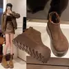 Nova Bota Curta Quente Pessoa Baixa 2026 Botas de Cano Curto Sola Grossa Botas de Neve de Inverno Femininas Veludo Plus Aumento de Altura Botas Curtas