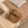 Mules retrô marrons de sola grossa estilo Birkenstock para mulheres, novas sandálias de verão 2026 para uso externo com bico fechado e aumento de altura