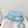 Modelo 2026 Capa Flip de Bolinhas Brilhantes Bolsa Quadrada Pequena Feminina Retro Fecho de Torção Fivela de Metal Bolsa de Ombro Único Transversal Bolsa de Axila Francesa