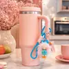Pingente Chaveiro de Menina Europeia e Americana com Cabelo Cacheado Tendência Cool, Pingente de Celular para Mochila de Boneca de Pelúcia
