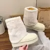 Botas de nieve peludas de suela gruesa para mujer, nuevo estilo invierno 2026, con forro de felpa añadido y diseño de media caña engrosado, que proporcionan calidez y resistencia al frío, adecuadas para el clima frío del noreste de China
