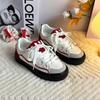 Sapatos de Treinamento Moral de Sola Grossa Baizang para Mulheres Vermelho Maçã Sapatos Pão Casual e Confortável Tênis Primavera/Outono 2025 B-9339