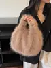 Envío directo disponible: Nuevo bolso de mano de felpa para mujer, un bolso tote peludo elegante y lujoso