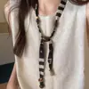Coleção de Lenços de Seda Estampa de Leopardo ~ Colar com Coração Estampado e Contas de Madeira de Nicho Design Único Feminino Corrente para Clavícula Ajustável