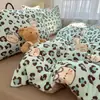Conjunto de Quatro Peças de Gaze Dupla Nível Bebê e Materno Tipo Nuvem Classe A, Roupa de Cama Individual para Dormitório em Gaze de Algodão, Amigável à Pele e Adequado para Todas as Estações, Conjunto de Roupa de Cama de 4 Peças