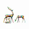 Escultura geométrica de veado pintada em fibra de vidro para exterior, adequada para pátios, parques, gramados residenciais e decorações de paisagismo com animais.