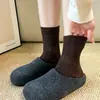 Meias de Outono e Inverno Meio da Panturrilha Geométricas Vazadas Grossas Série Cor Café Meias Longas Branco Leitoso Algodão Puro Meias Femininas Versátil Simples