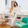 (Bunai VIP) Conjunto de pijama de três peças com design original para outono e inverno, com mangas compridas e calças compridas, moderno para mulheres, pode ser usado fora de casa