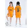 2425 Conjunto de Uniforme de Fútbol para Niños Uniforme de Equipo de Entrenamiento para Estudiantes de Primaria Camiseta de Fútbol para Hombres y Mujeres de Manga Corta