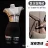Lingerie profundamente sedutora, uniforme de secretária/professora de puro desejo, roupa bodycon sexy justa, terno roxo slim-fit para senhora madura