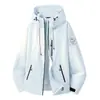 Traje de asalto para exteriores color camello mismo estilo tres en uno para mujer cortavientos impermeable forro de plumón carcasa rígida chaqueta de ropa de montañismo hombre