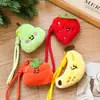 Colgante de fruta de peluche, alto valor estético, linda decoración para bolso, juguete pequeño, regalo para estudiante, pequeño obsequio, cordón de fruta