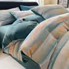 Novo Conjunto de Roupa de Cama de Lã de Leite Espessa de Inverno Conjunto de Quatro Peças Uso Doméstico Lençol de Cama de Fleece Coral com Veludo Extra Conjunto de Três Peças
