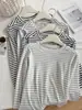 Camiseta de manga larga para mujer de Tencel Lyocell con rayas de contraste, cuello redondo, estilo coreano, holgada y casual, adecuada como prenda interior para el verano