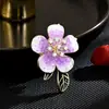 Broche Magnético de Camelia con Gradiente Lindo y Exquisito para Mujer, Lujo Ligero y Temperamento Elegante, Accesorio de Broche Versátil para el Trabajo