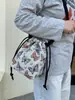Bolsa de Tecido Chanfrada com Cordão Bolsa de Ombro Estilosa Tipo Balde Bolsa de Lona Jacquard Borboleta Estilo Nacional Bolsa Transversal Grande Capacidade para Mulheres