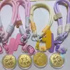Oro Pequeño Oro Pastel Princesa Por Favor Hazte Rico Colgante Cadena de Teléfono Móvil Cordón Llavero Colgante Cumpleaños Rápido Lista de Oro Título