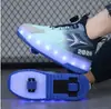 Venta al por mayor transfronteriza de Zapatos Eléctricos Luminosos con Luces LED para Niños y Adultos, Patines con Ruedas Giratorias y Botones