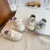 Zapatos para niños pequeños, medianos y mayores, nuevo estilo otoño 2026 con borde de encaje y lazo, zapatos casuales para niñas, tenis a cuadros