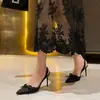 Nuevos tacones altos de encaje negro con punta fina y lazo 2026, un diseño sexy y elegante, perfectos con faldas y sandalias
