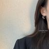 Aretes de Aro de Metal Plateado Aretes para Mujer 2025 Nuevo Diseño Nicho Lujo Accesible de Moda de Gama Alta Elegantes