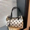Bolso de mujer de gran capacidad 2026 nuevo diseño de moda con lunares, bolso tote para el trabajo y los desplazamientos, bolso de hombro casual elegante y único