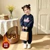 Conjunto de Terciopelo Talla Grande para Niñas Estilo Coreano Otoño/Invierno Dulce Sudadera con Capucha de Dibujos Animados de Manga Larga Pantalones Deportivos Conjunto Elegante de Dos Piezas
