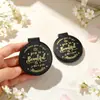 Espejo de Maquillaje Redondo con Tapa abatible Espejo Mini Portátil para Llevar Espejo Plegable para Retoques Espejo de Regalo Personalizado con Estampado Dorado