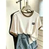 Hombro normal Algodón de copo de nieve Cuello redondo Bloque de color Manga corta Camiseta Diseño para mujer Sentido de la moda Nicho Moderno Elegante Top Capa base Verano