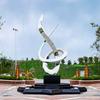 Escultura de cinta grande de acero inoxidable Paisaje de hito cuadrado Departamento de Ventas paisaje acuático escultura metálica de acero inoxidable