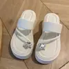 Sandalias de Plataforma Gruesa con Anillo en el Dedo del Pie, Elevadoras de Altura, con Pedrería para Mujer, Nuevo Estilo Verano 2026, Adecuadas para Usar con Faldas, Chanclas de Playa