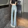 Jeans de color claro micro-desgastados para mujer, novedad primavera y otoño 2024, de cintura alta, con pequeño corte deshilachado, estilo mopa acampanado