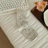 Los calcetines florales suaves de otoño tienen un sentido de atmósfera, los calcetines versátiles de media pantorrilla sin costuras retro geniales estilo Miu son dulces