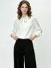 Ropa de Temperamento 2026 Otoño Viaje al Trabajo Camisa Blanca Mujer Sensación de Alta Gama Top Diseño de Ropa para Mujer Camisa con Cinta Fluida Manga Larga