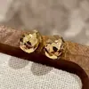 Brincos Série Dourada Retrô Medieval Vintage Europeu e Americano Brincos Não Colidentes Banhados a Ouro Brincos de Alta Qualidade para Mulheres
