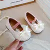 Sapatos de Couro Brilhantes Doces da Moda Estilo Fada para Meninas 2026 Primavera e Outono Novos Sapatilhas de Bico Redondo Macias