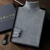 Nuevo suéter de cachemira de cuello alto para hombre de otoño e invierno, suéter de lana tejido casual de moda talla grande, suéter de cachemira de color liso al por mayor