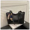Bolsa de Ombro de Seda Estilo Europeu e Americano da Moda, Casual e Estilosa, Novo Modelo 2026, Alta Qualidade, Grande Capacidade, Bolsa Tote Feminina para o Dia a Dia