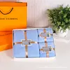 Toalla de Terciopelo Coral Toalla de Baño Caja de Regalo Set de Tres Piezas Boda Luna Llena Regalo de Inauguración Celebración Anual de la Empresa Regalo con Logo Promocional
