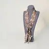 Novo Colar de Lenço de Seda com Contas para Mulheres, Corrente para Suéter Retrô de Bolinhas e Flor de Castanha, Lenço Pequeno Fino Moderno Literário Versátil